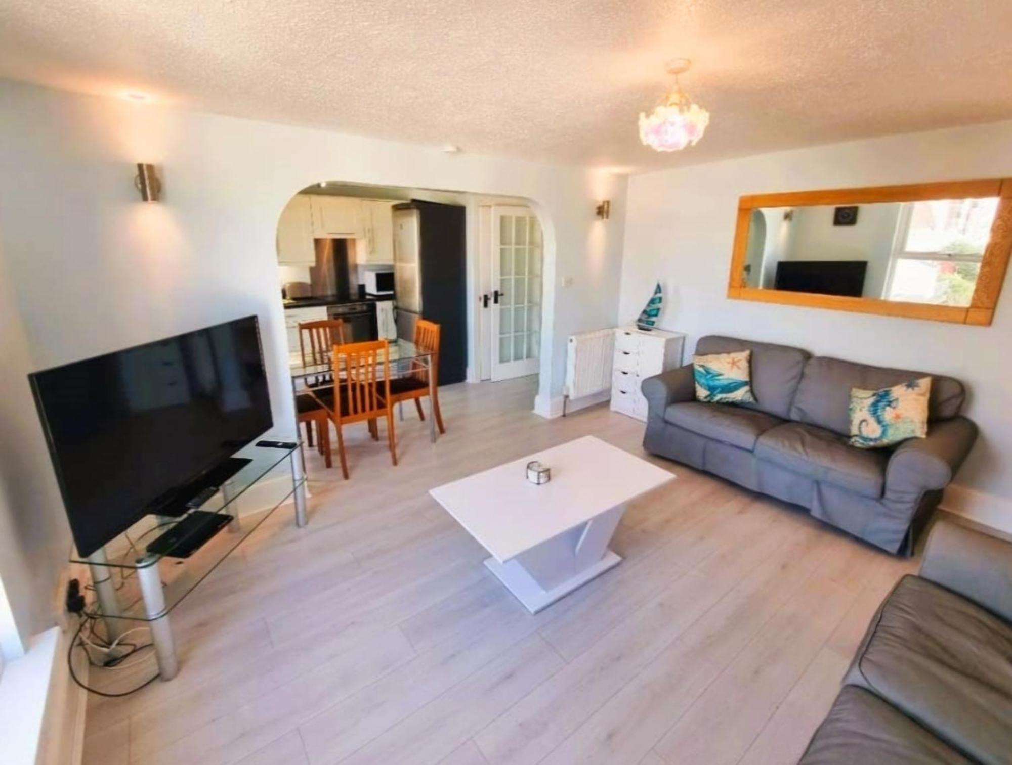 Sea Views, Big 2 Bed Flat Close To Beach & Harbour 伊尔弗勒科姆 外观 照片